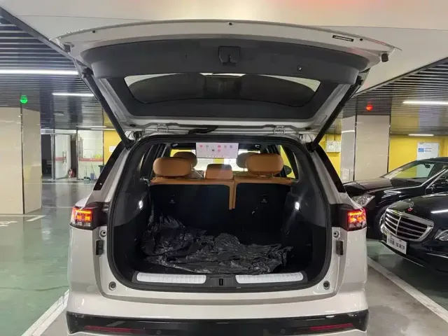 Dongfeng Yipai eπ008 2025 210Ultra Range Extender 5-Seater — Фото автомобиля 12