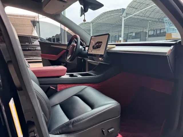 Tesla Model Y — Фото автомобиля 9