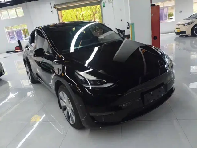 Tesla Model Y — Фото автомобиля 21