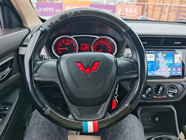 Wuling Hongguang — Фото автомобиля 16