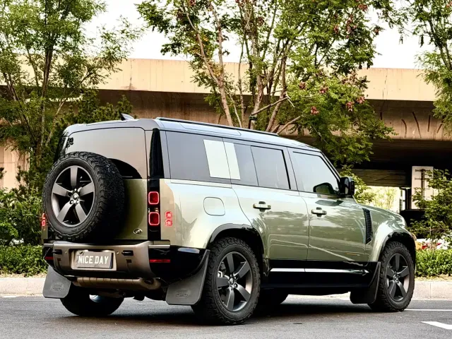 Land Rover Defender — Фото автомобиля 4