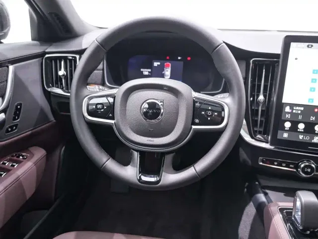 Volvo S90 — Фото автомобиля 17