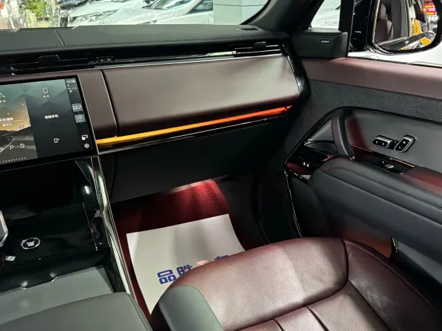 Land Rover Range Rover Sport — Фото автомобиля 9