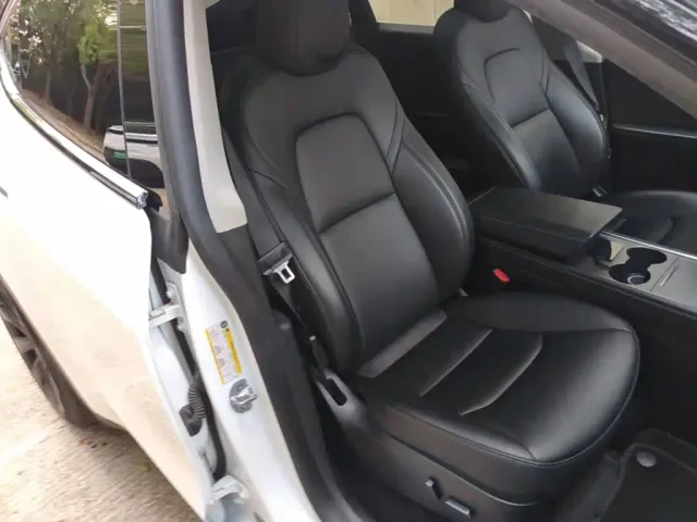 Tesla Model Y — Фото автомобиля 24