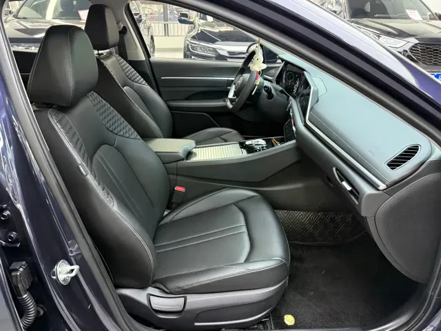 Hyundai Sonata — Фото автомобиля 10