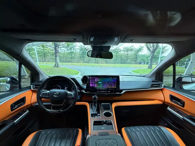 Toyota Sienna — Фото автомобиля 5