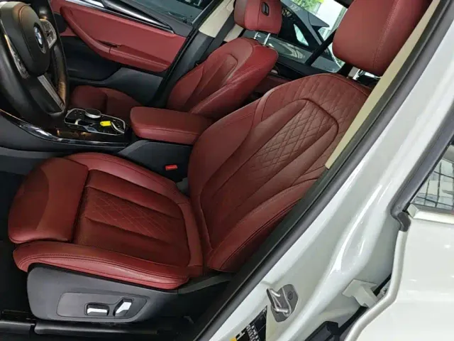 BMW iX3 — Фото автомобиля 14