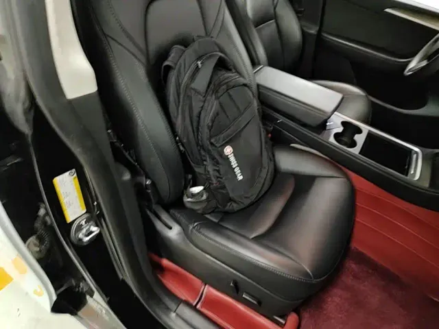 Tesla Model Y — Фото автомобиля 24