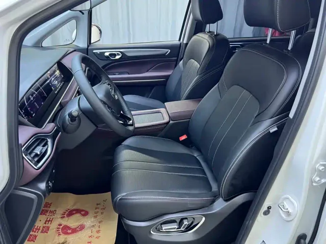 GAC Trumpchi M6 — Фото автомобиля 11