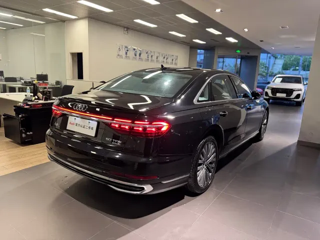 Audi A8 — Фото автомобиля 6