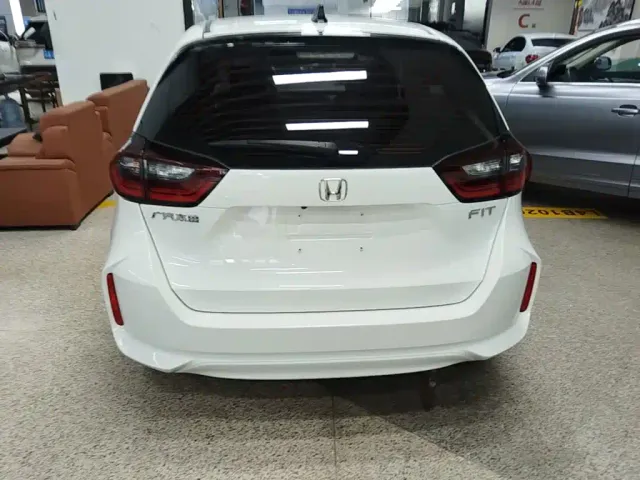 Honda Fit — Фото автомобиля 5