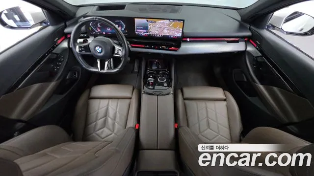 BMW 5 Series G60 — Фото автомобиля 10