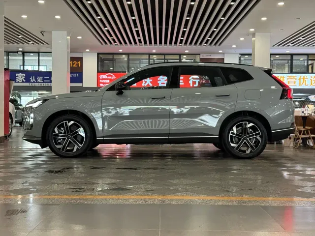 Volvo XC70 Plug-in Hybrid — Фото автомобиля 4