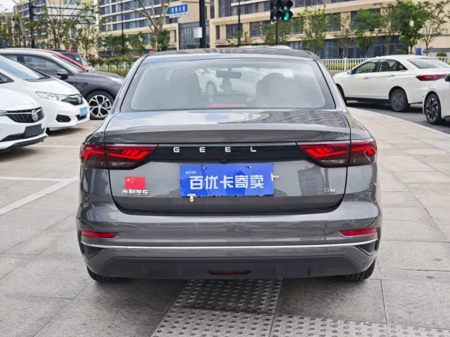 Geely Emgrand — Фото автомобиля 5