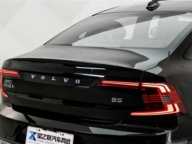 Volvo S90 — Фото автомобиля 8