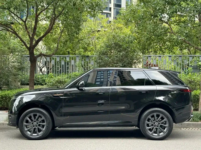 Land Rover Range Rover Sport — Фото автомобиля 3