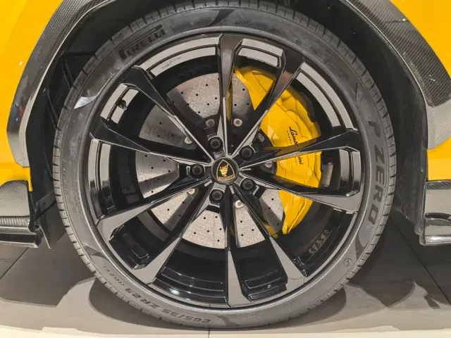 Lamborghini Urus — Фото автомобиля 17