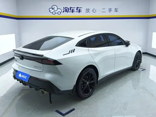 Changan Changan UNI-V 2023 1.5T Premium Edition — Фото автомобиля 3