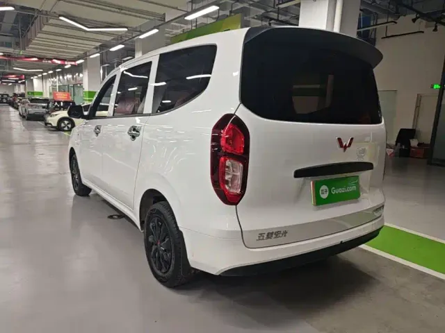 Wuling Hongguang — Фото автомобиля 4
