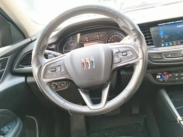Buick Regal — Фото автомобиля 10