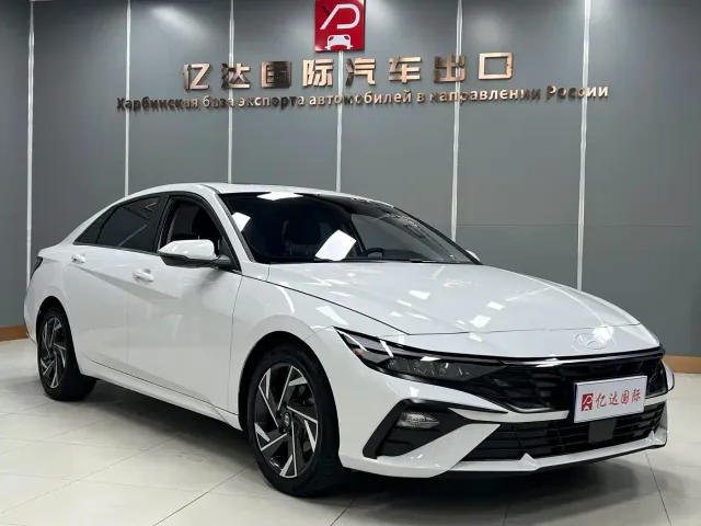 Hyundai Elantra — Фото автомобиля 3