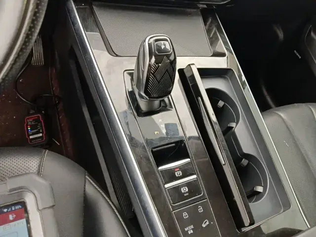 Roewe RX5 Max — Фото автомобиля 13