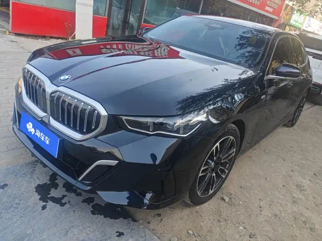 Фотография автомобиля — BMW 5 Series