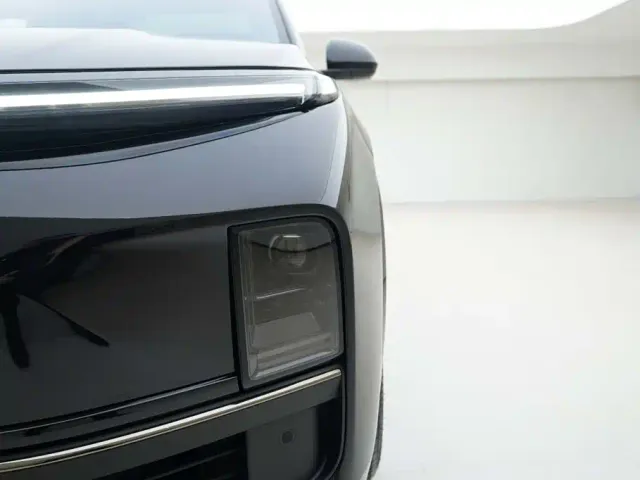 Li Auto L8 — Фото автомобиля 13