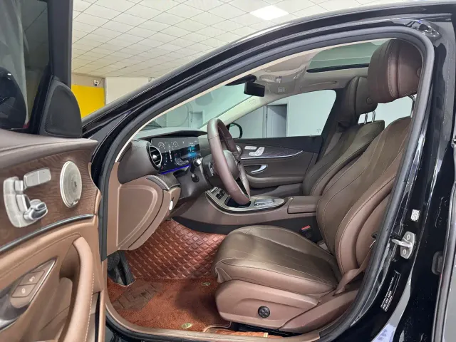 Mercedes-Benz E-Class — Фото автомобиля 4