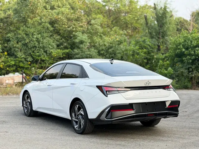 Hyundai Elantra — Фото автомобиля 6