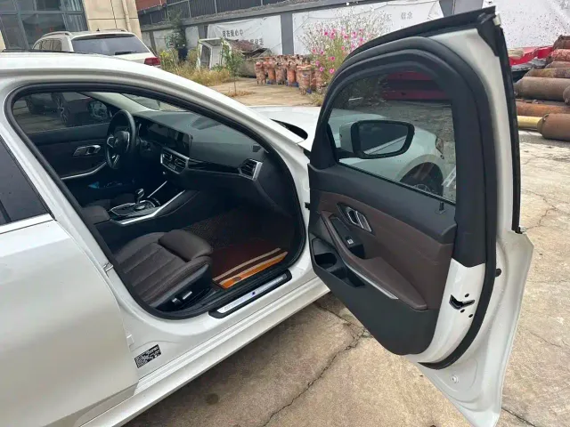 BMW 3 Series — Фото автомобиля 12