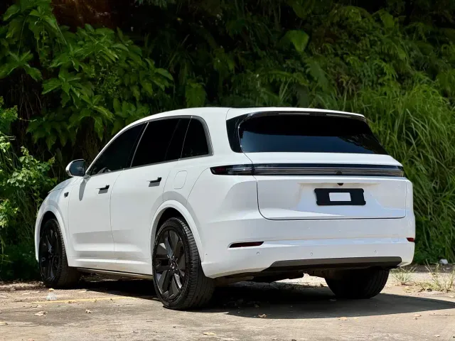 Li Auto L7 — Фото автомобиля 4