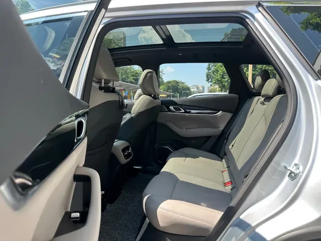 Geely Boyue L — Фото автомобиля 8