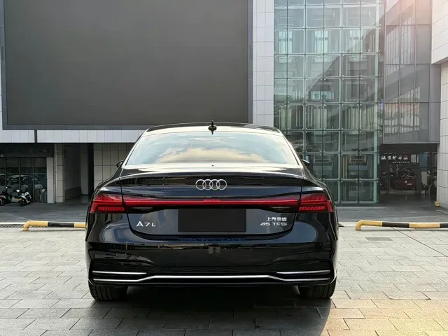 Audi A7L — Фото автомобиля 12