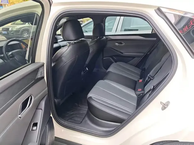 BYD Qin L — Фото автомобиля 4