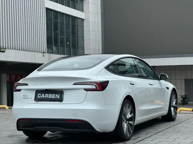 Tesla Model 3 — Фото автомобиля 7