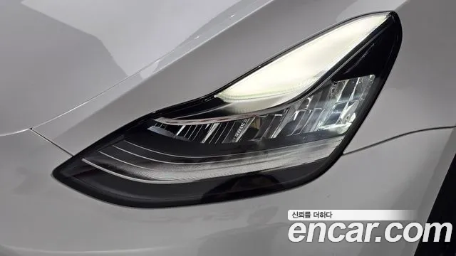 Tesla Model Y — Фото автомобиля 19
