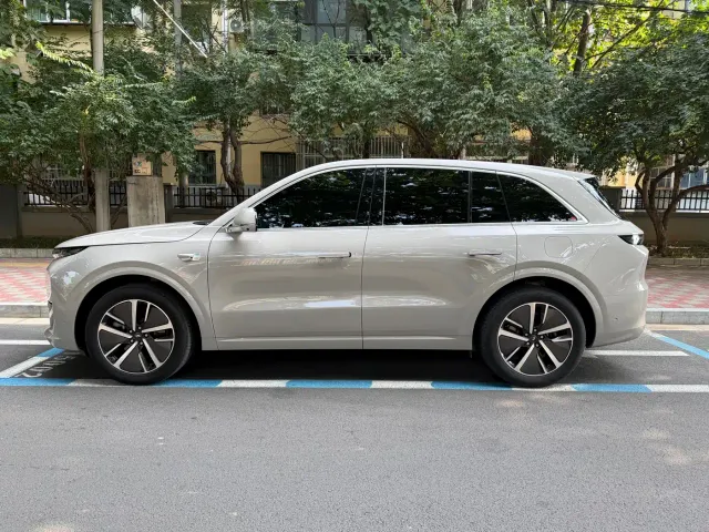 Li Auto L6 — Фото автомобиля 4