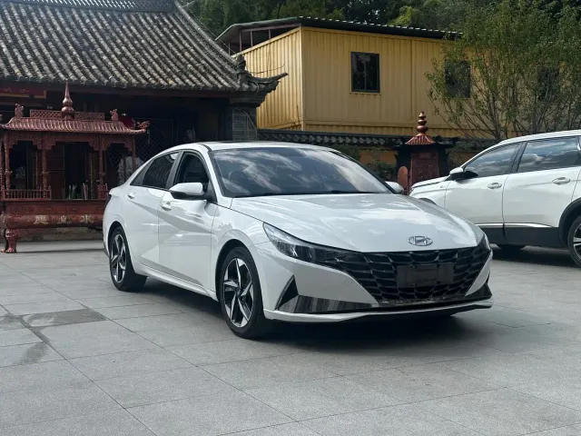 Hyundai Elantra — Фото автомобиля 2