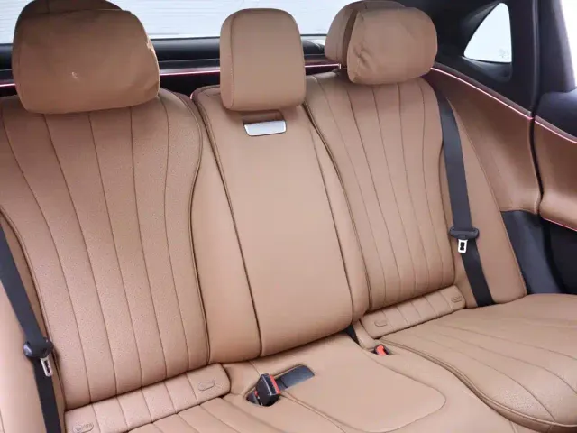 Mercedes-Benz E-Class — Фото автомобиля 23