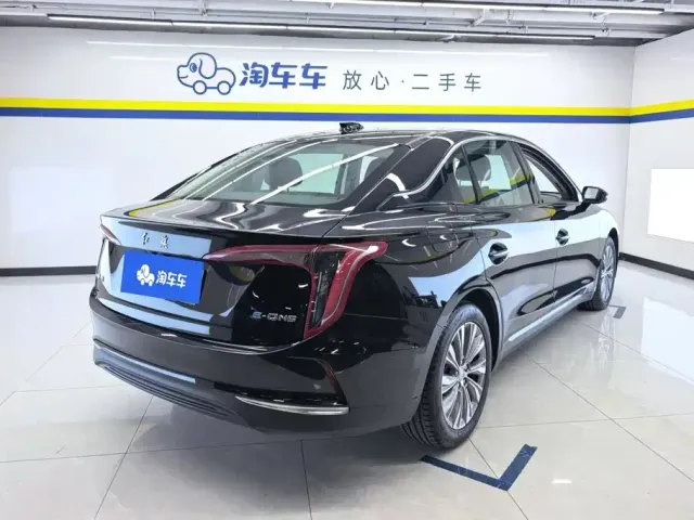 Hongqi E-QM5 — Фото автомобиля 3
