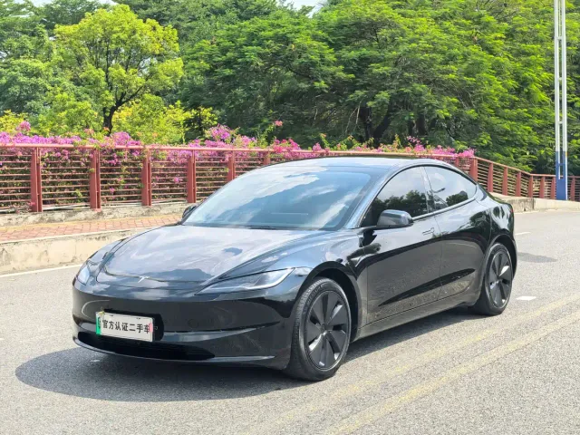 Фотография автомобиля — Tesla Model 3