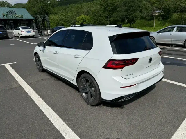 Volkswagen Golf — Фото автомобиля 4