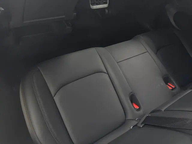 Tesla Model Y — Фото автомобиля 14