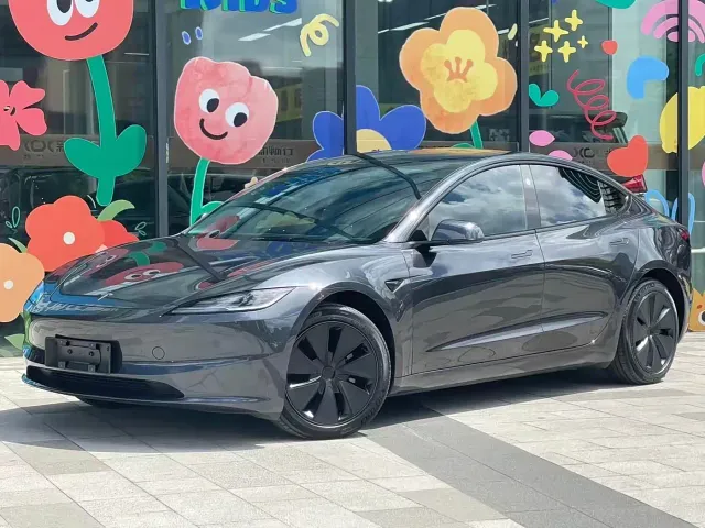 Фотография автомобиля — Tesla Model 3