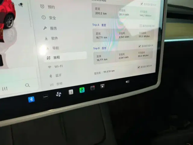 Tesla Model Y — Фото автомобиля 11