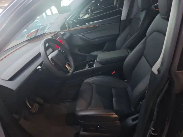 Tesla Model Y — Фото автомобиля 14