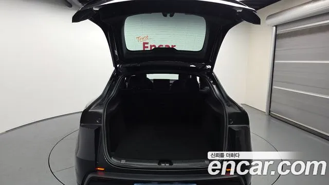 Tesla Model Y — Фото автомобиля 20