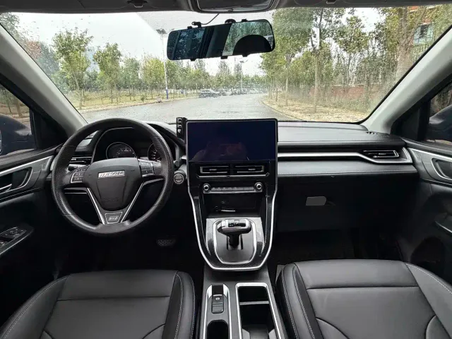 Haval M6 — Фото автомобиля 9