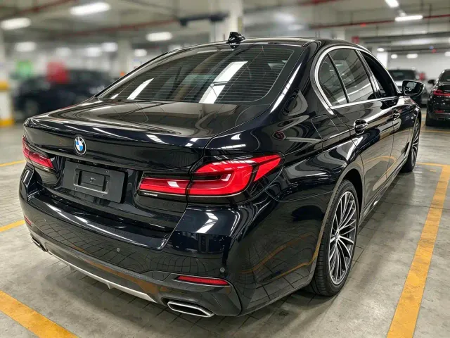 BMW 5 Series — Фото автомобиля 4